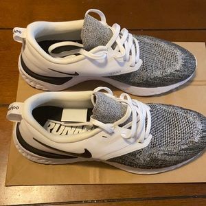 White Nike Flyknit Men size 9